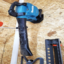Makita DUB363 Wall Mount –...