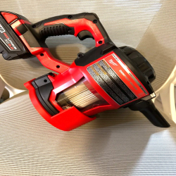 Milwaukee M18 Compact Vacuum Wall Mount – Secure & Convenient Storage Solution