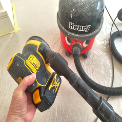 DeWalt DCW210 Sander to...