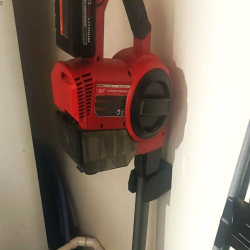 M18 Vacuum Mount – Wall Bracket for Secure Storage of Cordless Vacuum