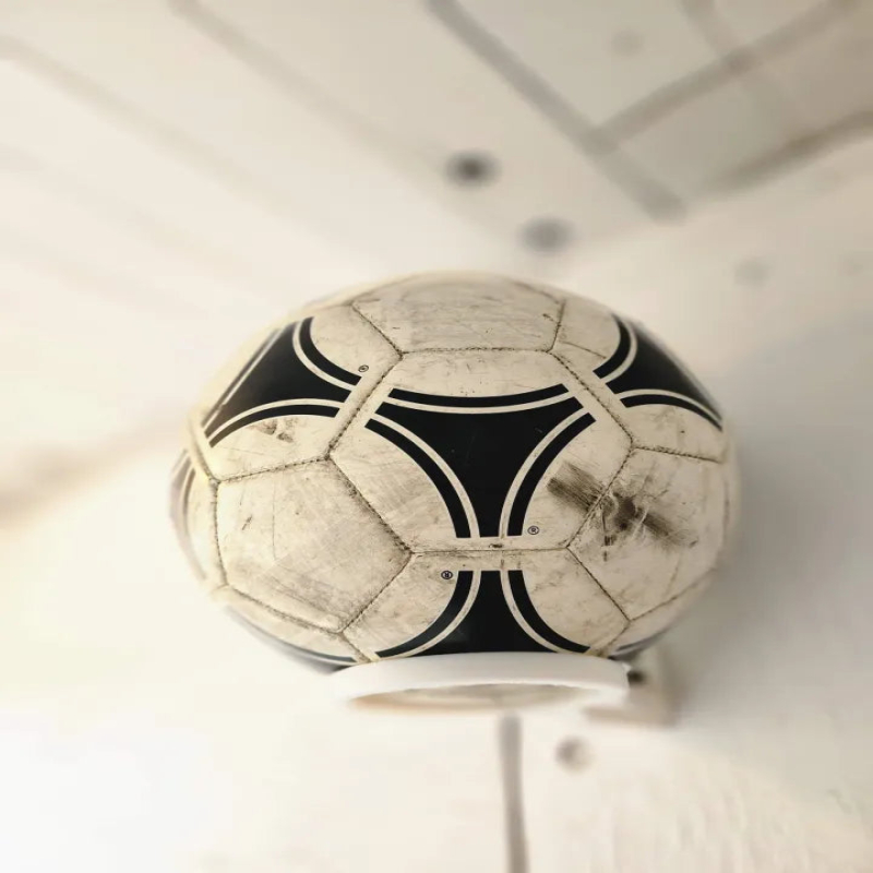 Wall-Mounted Ball Holder, Plastic Football Holder-Basketball Holder