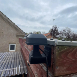 GPS 90° Wall Mount – Durable Outdoor Bracket by Golden4